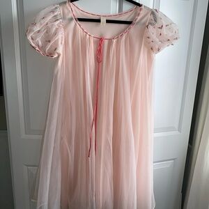 Chevette Vintage Robe Pink Women’s Small embroidered floral sleeves